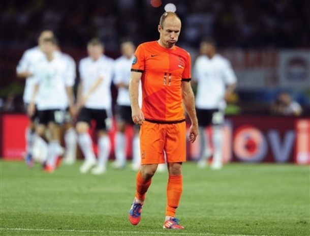 Nỗi đau da cam mang tên Arjen Robben.
